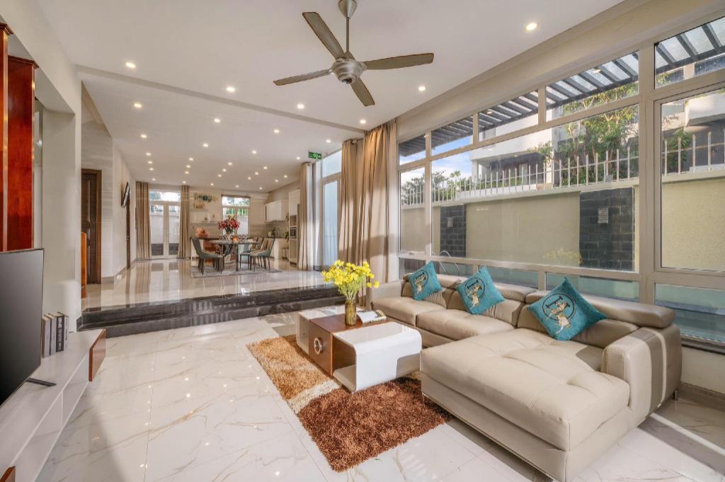 Villa cách biển 1 phút đi bộ. 5 phòng ngủ in Da Nang