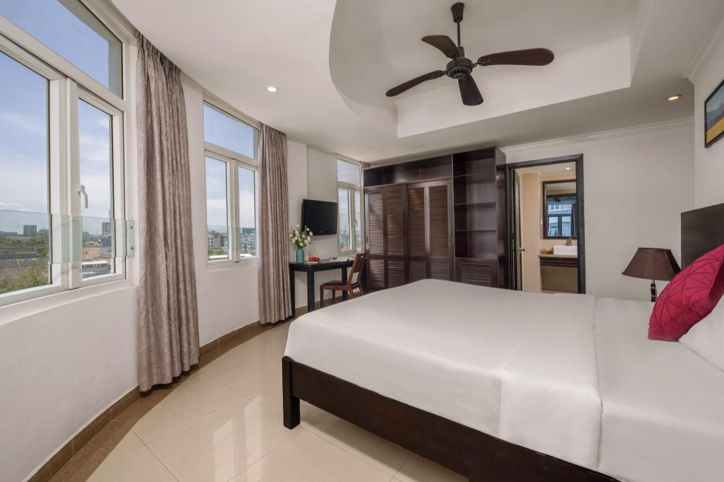 Junior Suite - 1 King Bed - Bedroom