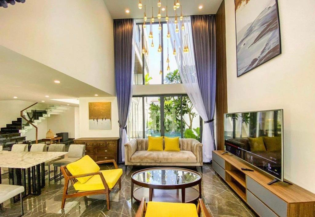 Peaceful Villa. Pool and Bida available!!! in Da Nang