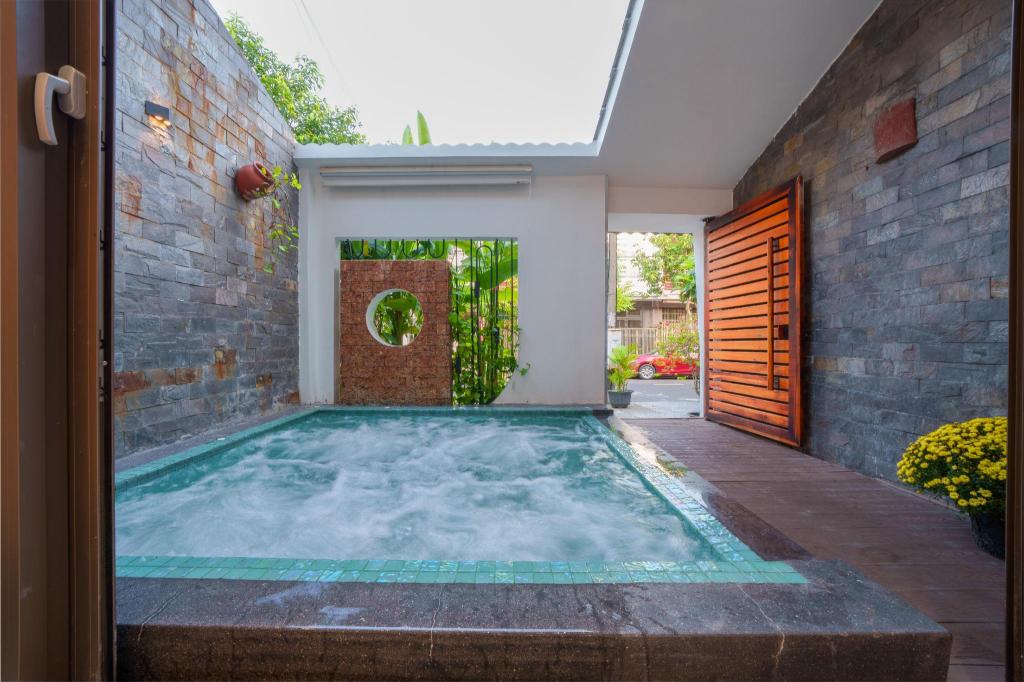 Private pool