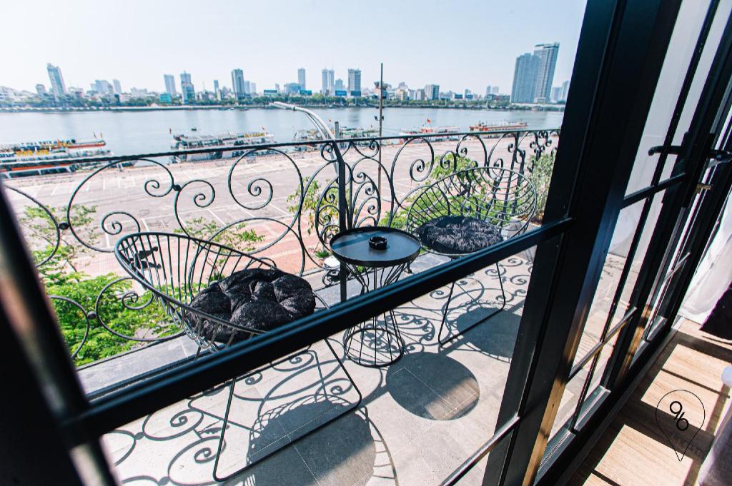 ダナンのModern Riverfront Balcony Apartment — 写真3