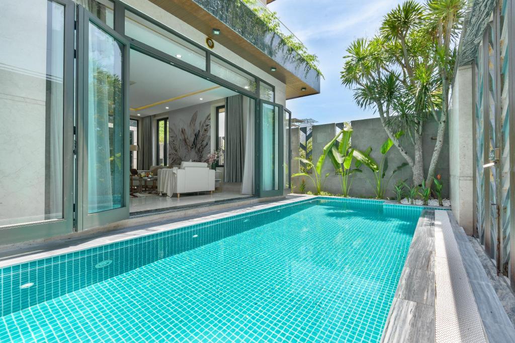 Private pool