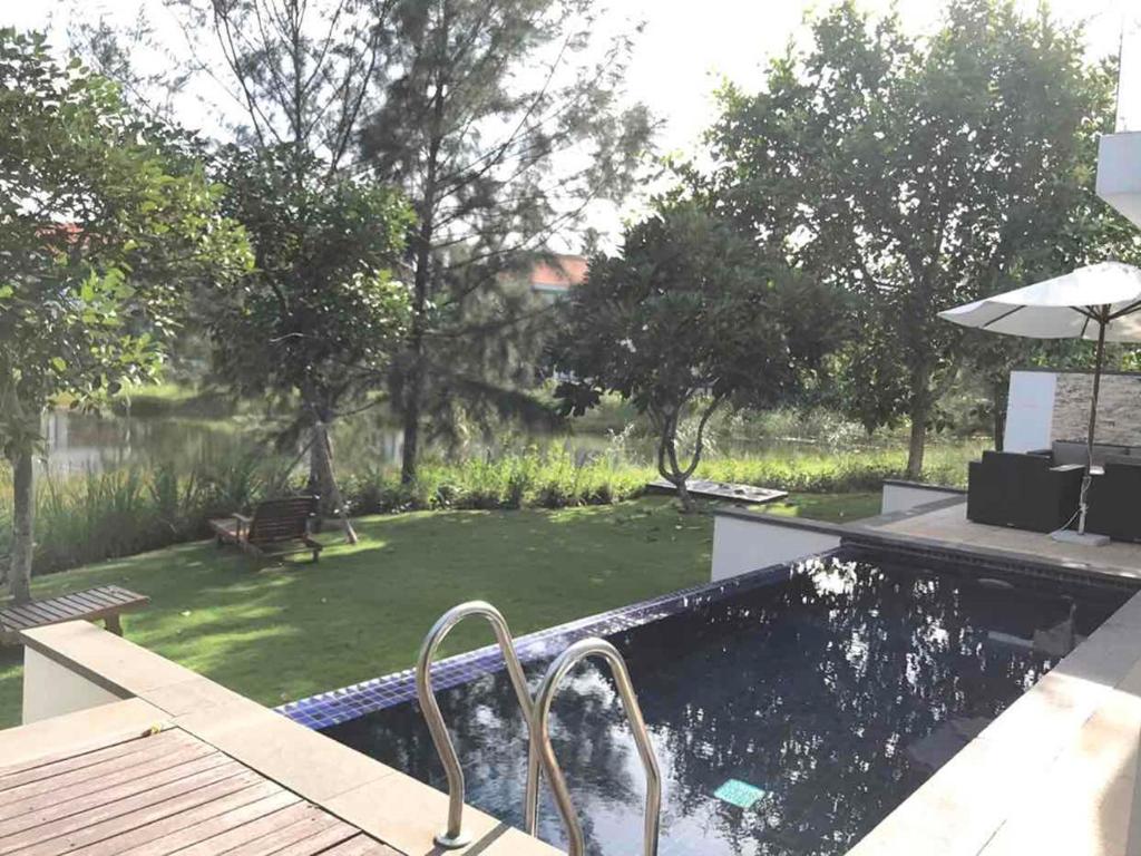 Beauty 3 Bedrooms Villas Private & Public Pool in Da Nang