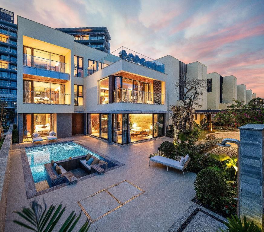 Villa 5 Bedrooms + 1 Luxury with Breakfast in Da Nang