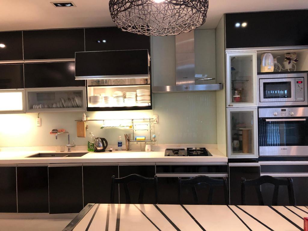 ダナンの4BR AC Livingroom Full Modern Furnitures Nearbeach — 写真5