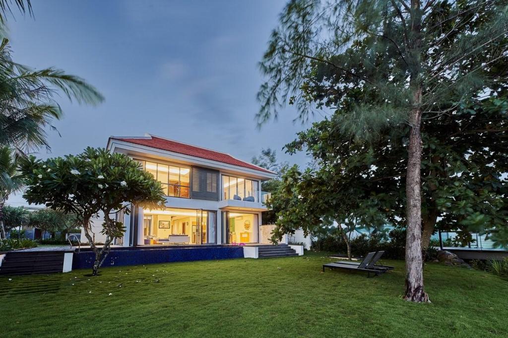 ダナンのSpacious villa with pool — 写真4