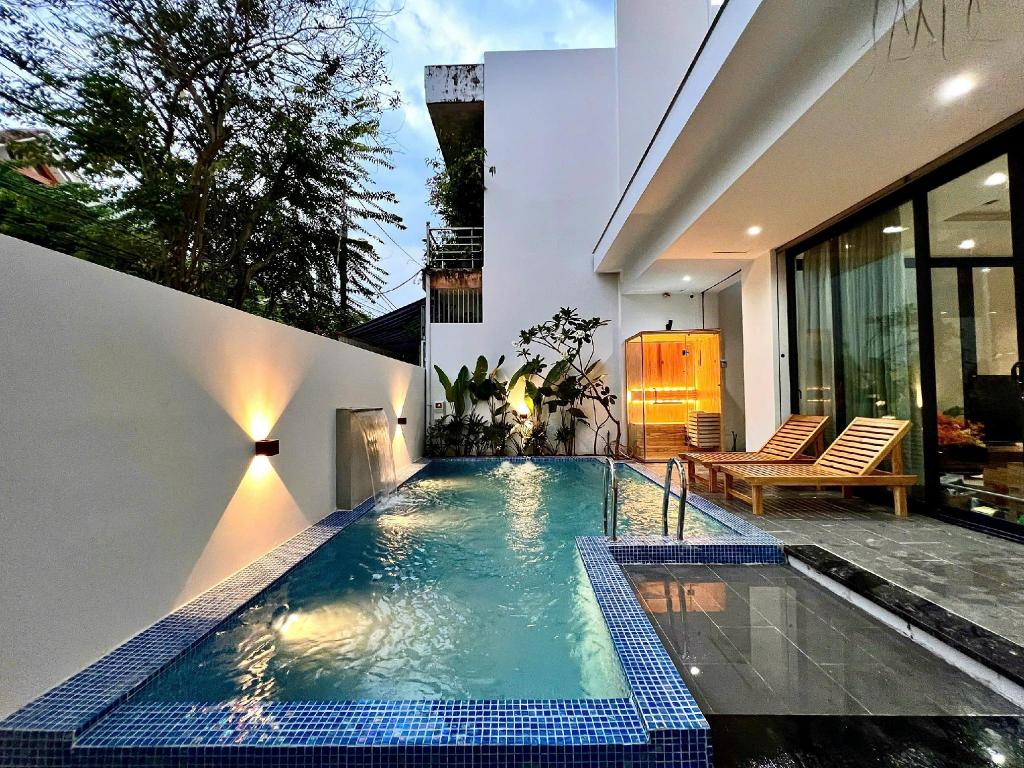Luxury Villa with big pool near Han river in Da Nang
