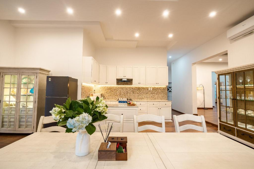 ダナンのPOOL VILLA 4 Bedrooms near My Khe beach — 写真3