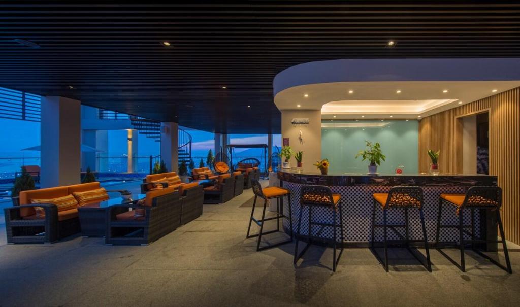 ダナンのBeachfront 2BDR Condo Unit| Rooftop Pool — 写真5